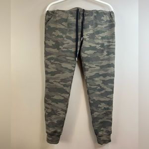 Zyia high waisted camo jogger size large
